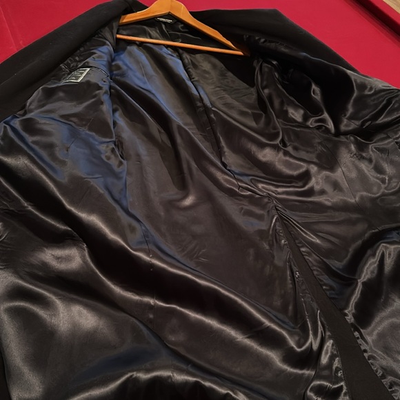 Classic Black Christian Dior Overcoat - Picture 4 of 4